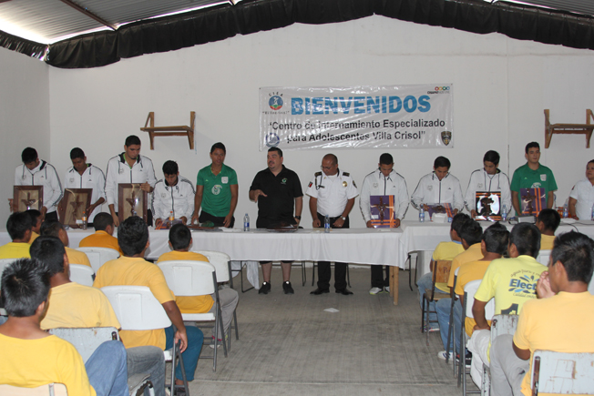 Integrantes de Tucanes de Chiapas visitan Villacrisol