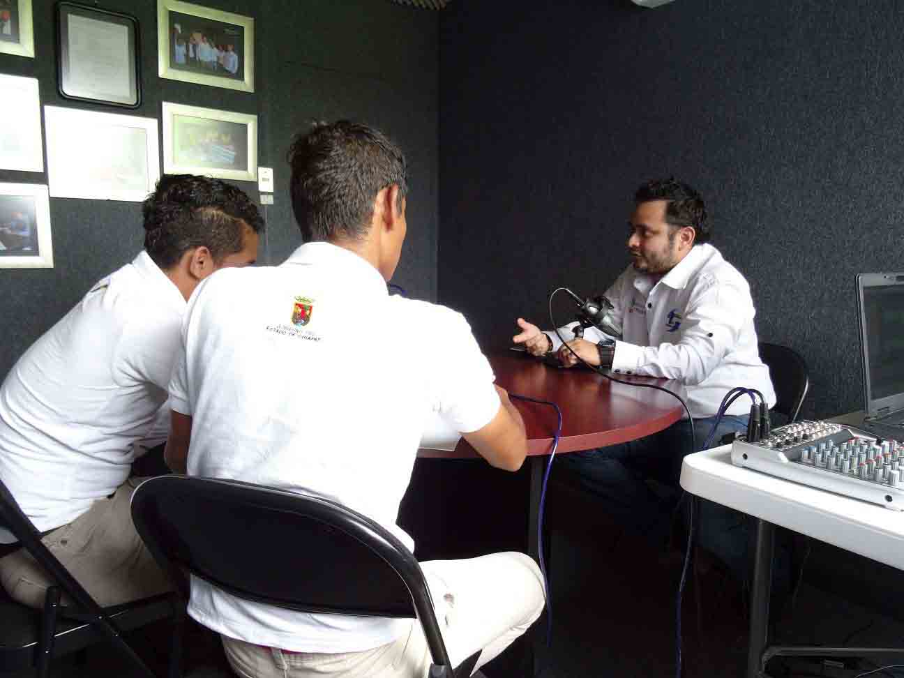 SSyPC invita a escuchar el programa de radio, emitido desde el interior de Villa Crisol