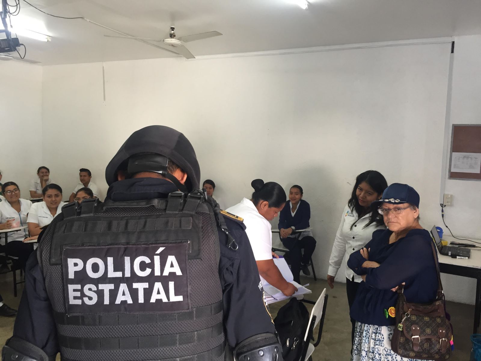 SSyPC realiza “operativo mochila” en Sistema Educativo Universitario Azteca