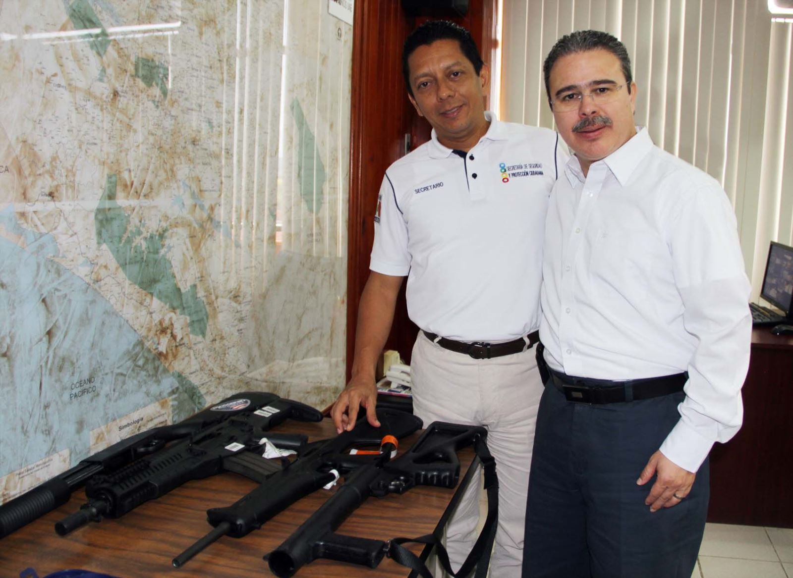 Secretario de Seguridad, entrega armamento a policía municipal