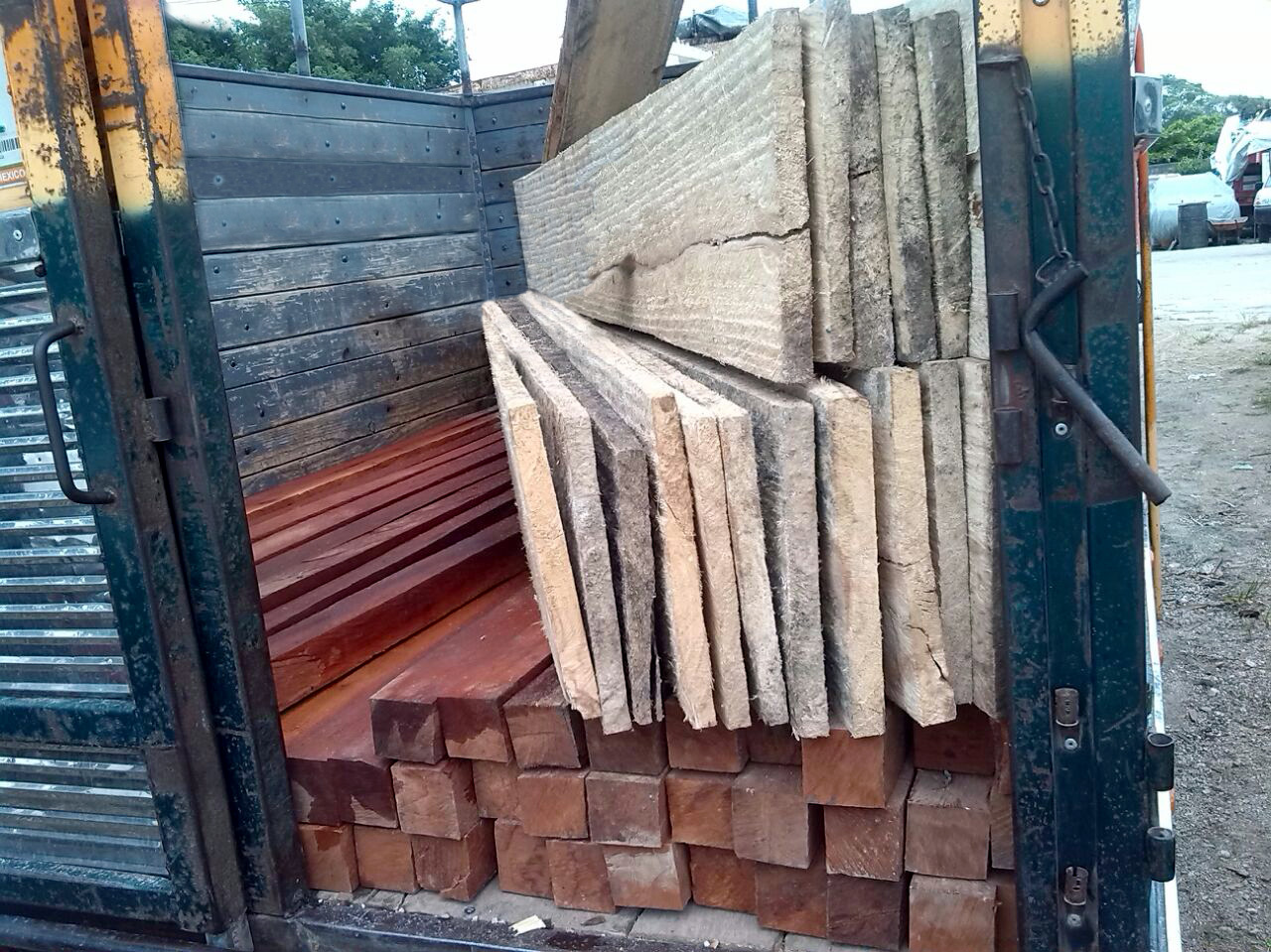 SSyPC  y Policía Municipal aseguran tres toneladas de madera en Tonalá