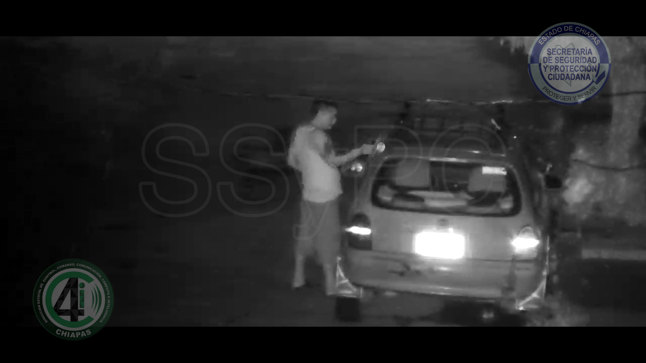 Cámaras de vigilancia de SSyPC sorprenden a persona intentando abrir un vehículo en vía pública