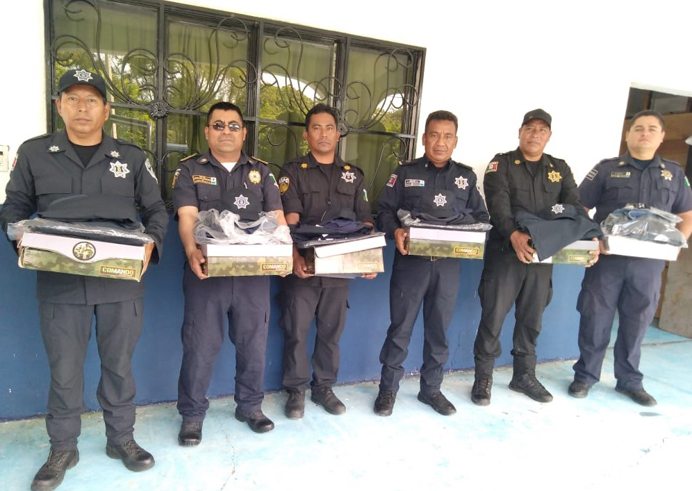 Hacer Pisoteando balsa Noticias - SSyPC continúa entregando uniformes a los sectores de la policía  estatal