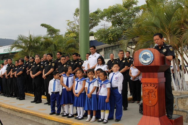 SSyPC y alumnos de nivel primaria, celebran Día de la Bandera de México